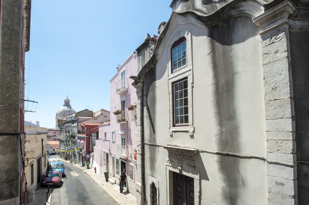 Stay Local! Maria Typical Home, Near Flea Market Lisbon Room photo