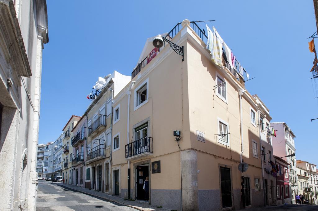 Stay Local! Maria Typical Home, Near Flea Market Lisbon Room photo